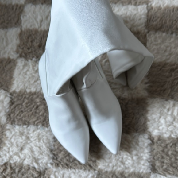 Jessica Simpson white high boots - Picture 4 of 10